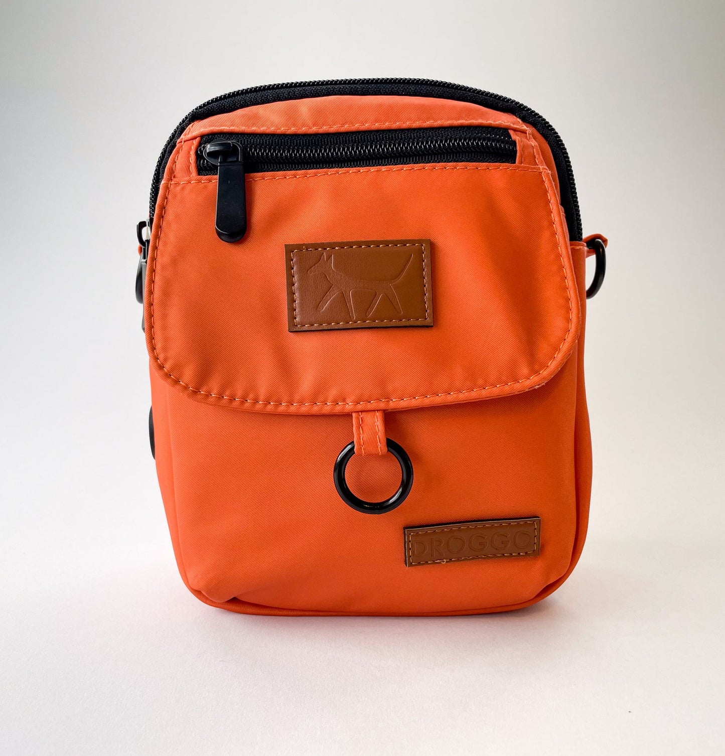 Front view of the dog walking bag in rust colour and leather Droggo logos. White background.